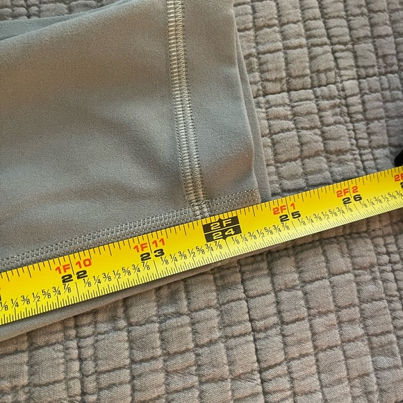 Lululemon Align Pant 25". Size 4. Willow Green. - Picture 5 of 6